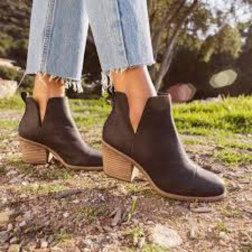 Toms Black Everly Ankle Booties with Tan Heel